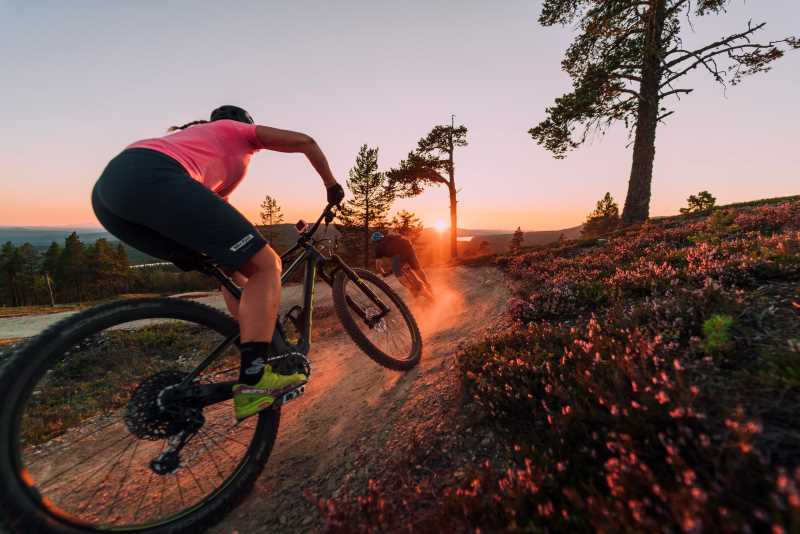 Cykling downhill på Idre Fjäll