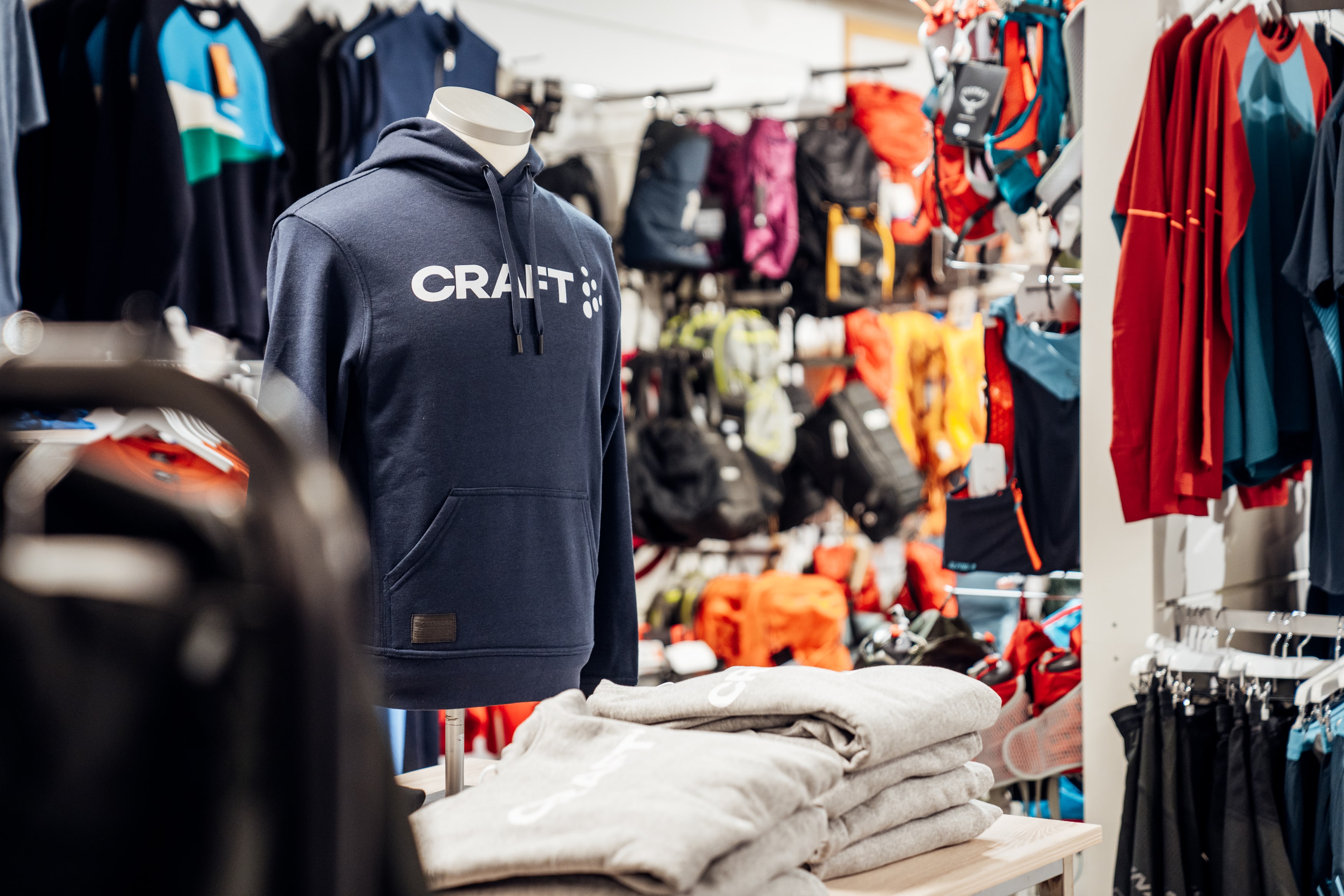 Mountain Sports - Tröjor och väskor.jpg